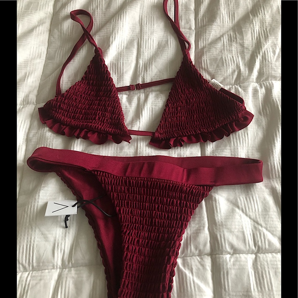 🍁Adorable Bikini Set in Stunning Burgundy🍁 - Picture 3 of 9